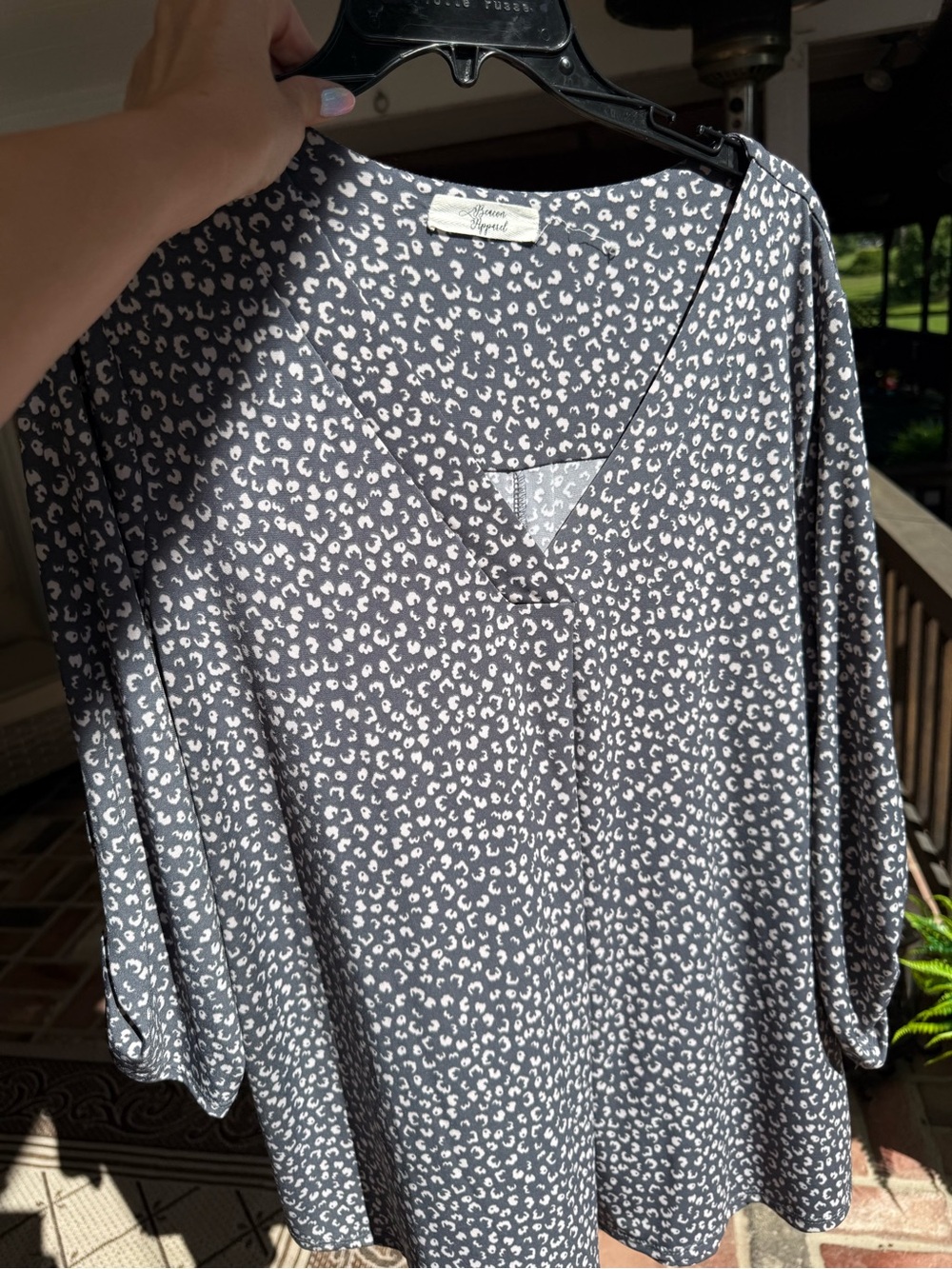 Beason Apparel Leopard Print V Neck Blouse 3/4 Sleeve size 1X - Picture 7 of 7